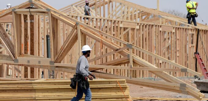 Obreros en una obra en construcción: formalización laboral y costos para pymes con la Ley 27.802 de Modernización Laboral.